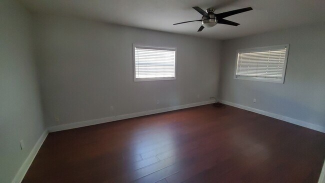 Building Photo - Updated 3 Bedroom 2 Bath Home