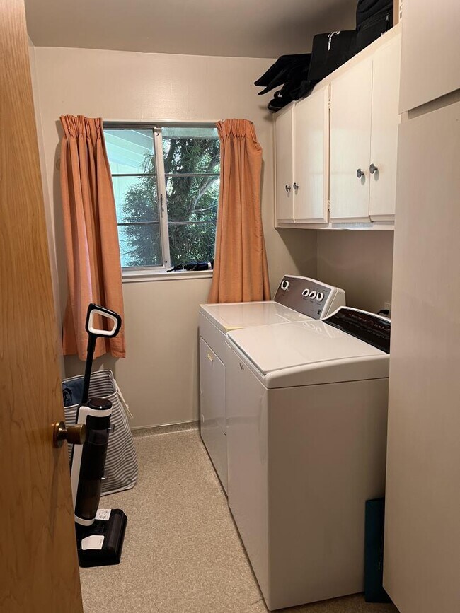 Building Photo - 2756 Comstock Cir