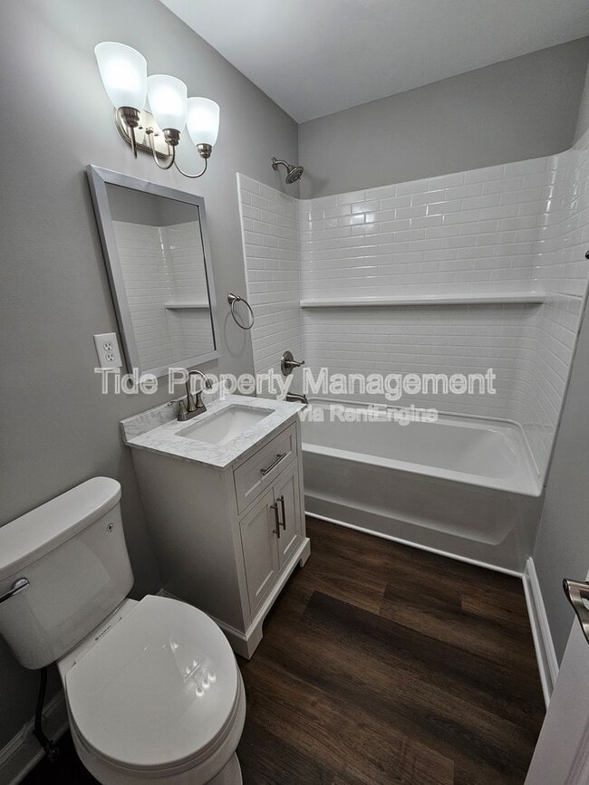 Building Photo - 5821 Robinhood Dr
