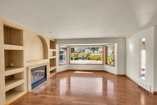 Building Photo - $2,195.95, 3-bed, 2-bed, ranch-style home with a large backyard and $300 off first month's rent