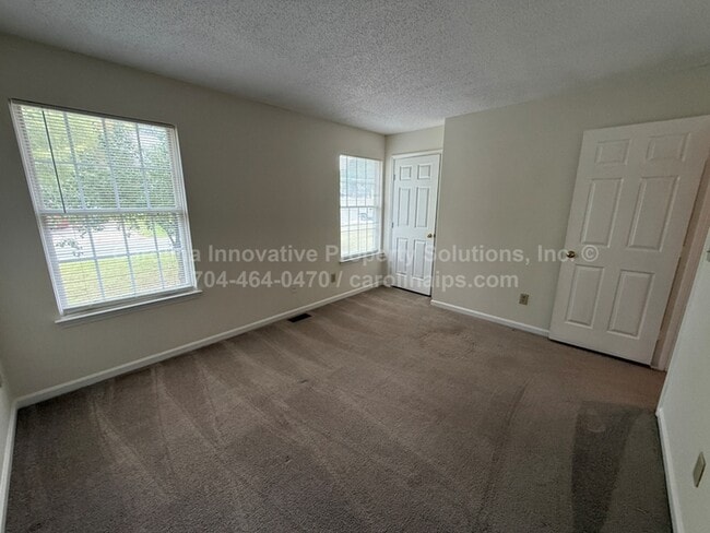 Building Photo - 10722 Roxbury Ct