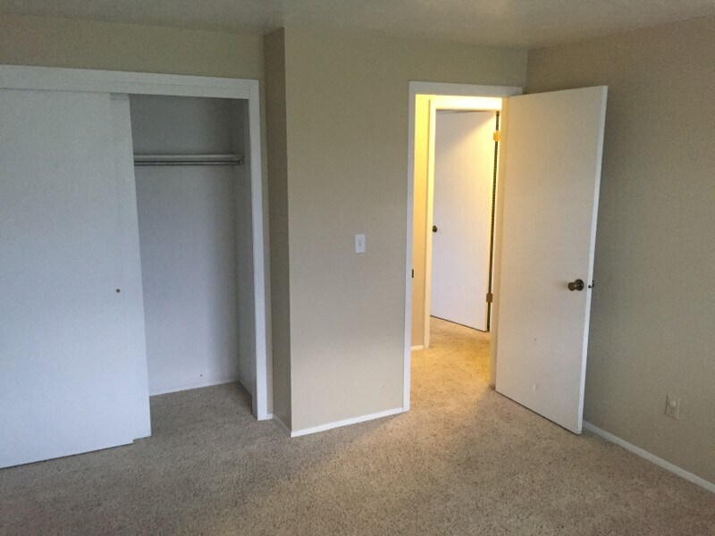 Building Photo - 321 N Ponderosa Dr