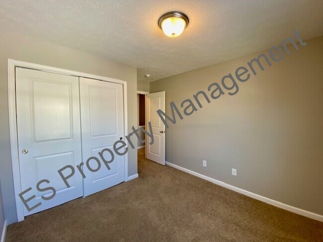 Building Photo - Beautiful 4 bedroom, 2.5 bathroom home in Ingalls- Prairie Hollow Community