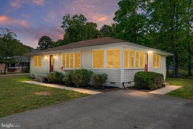 Building Photo - 117 Rebel Rd