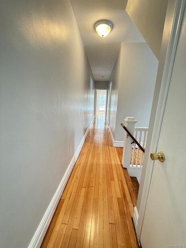 Building Photo - 7 Flower St