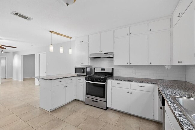 Building Photo - 4805 Broadhill Dr