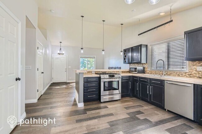 Building Photo - 193 1375 N