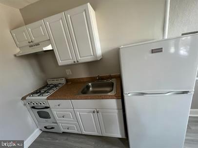 Building Photo - 125 E Bettlewood Ave