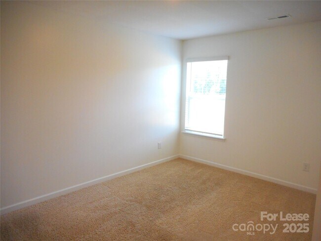 Building Photo - 820 Larmore Ave