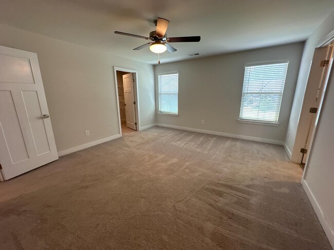 Building Photo - 145 Beacon Dr