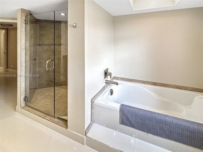 Building Photo - 7300 Radice Ct