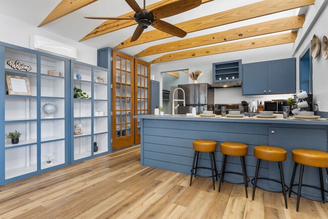 Building Photo - 304 Tide St