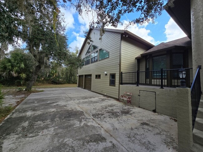 Building Photo - Rarely Available 3 bed/ 2 bath in Hidden River in Myakka