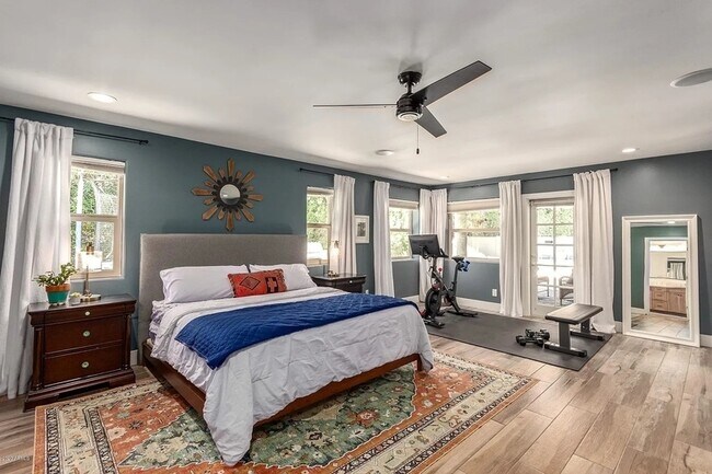 Building Photo - 8070 E Vía Bonita