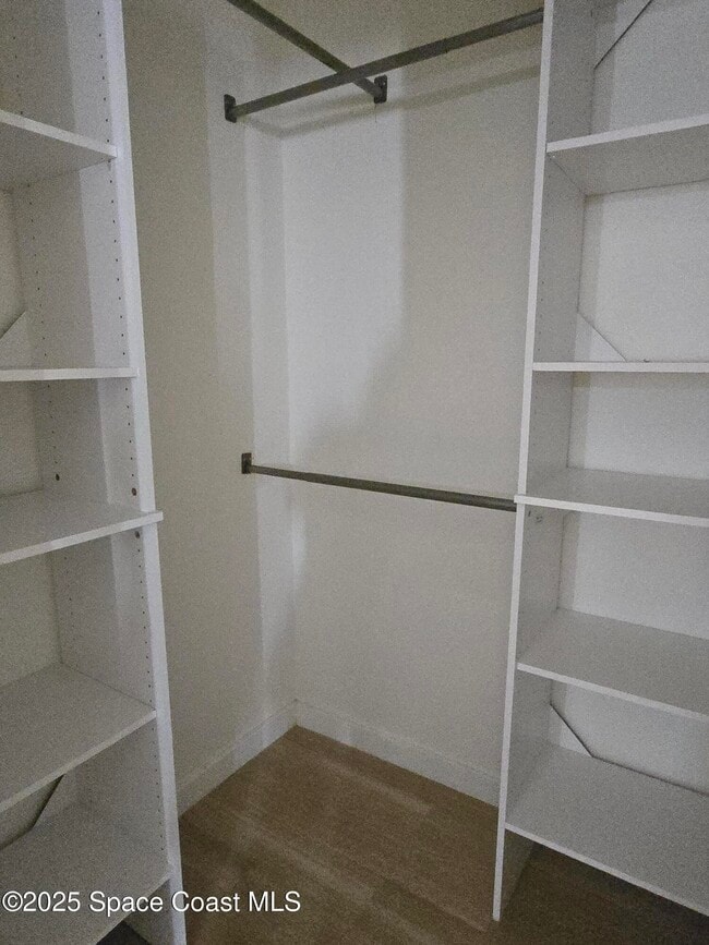 Building Photo - 2417 Colonial Dr