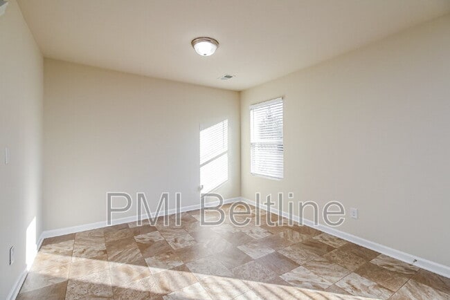 Building Photo - 5675 Laurel Ridge Cir