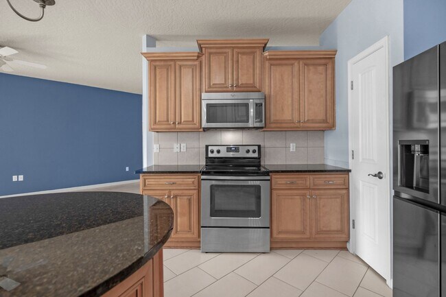 Building Photo - MOVE-IN SPECIAL!