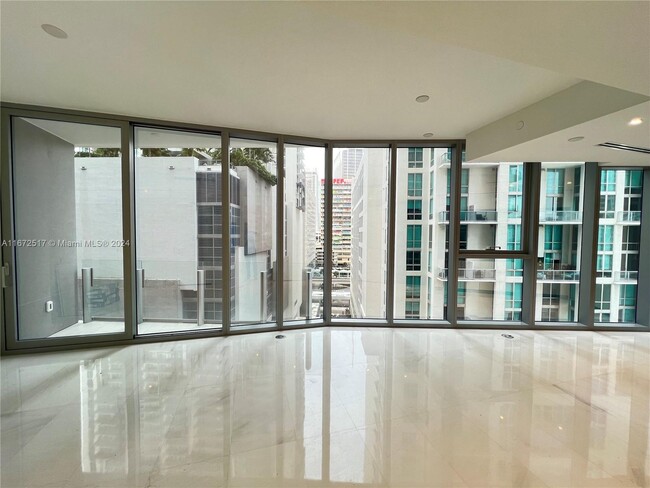 Building Photo - 300 Biscayne Boulevard Way