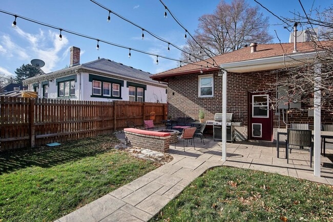 Building Photo - Long Realty & Property Management - Lovely Park Hill Home