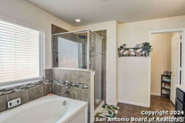 Building Photo - Super Nice Spacious Home with over 2600 sq ft in Parc at Escondido