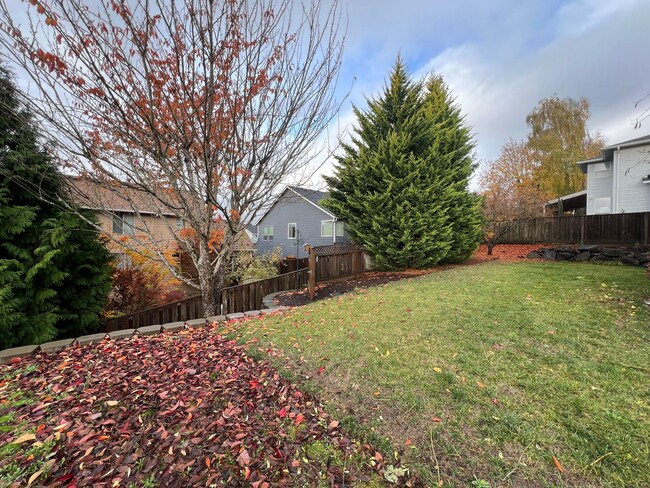 Building Photo - Updated Five Bedroom Home in West Salem