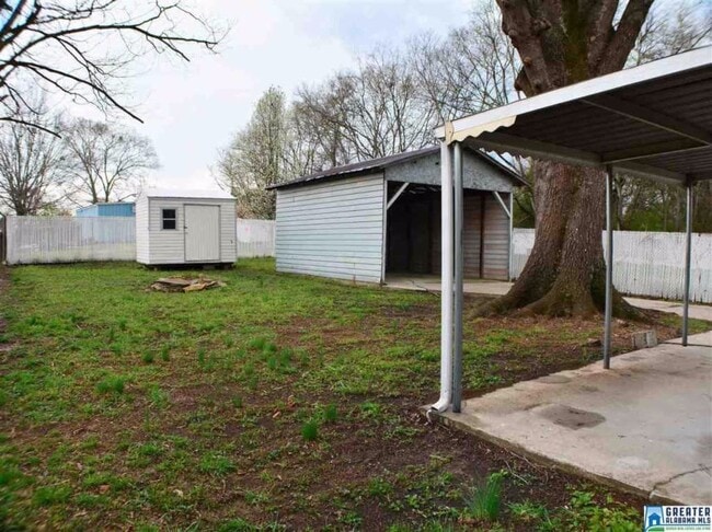 Building Photo - 416 Perman St SW