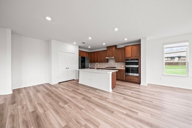Building Photo - 424 Princewood Dr