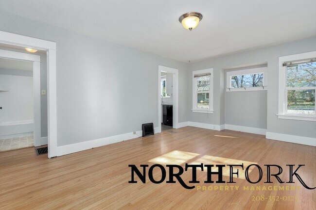 Building Photo - North End Home Available 3/1