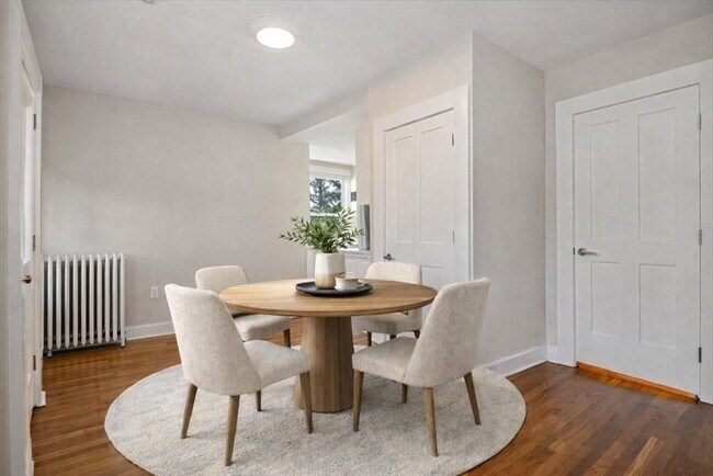 Building Photo - 35 Oak Ave