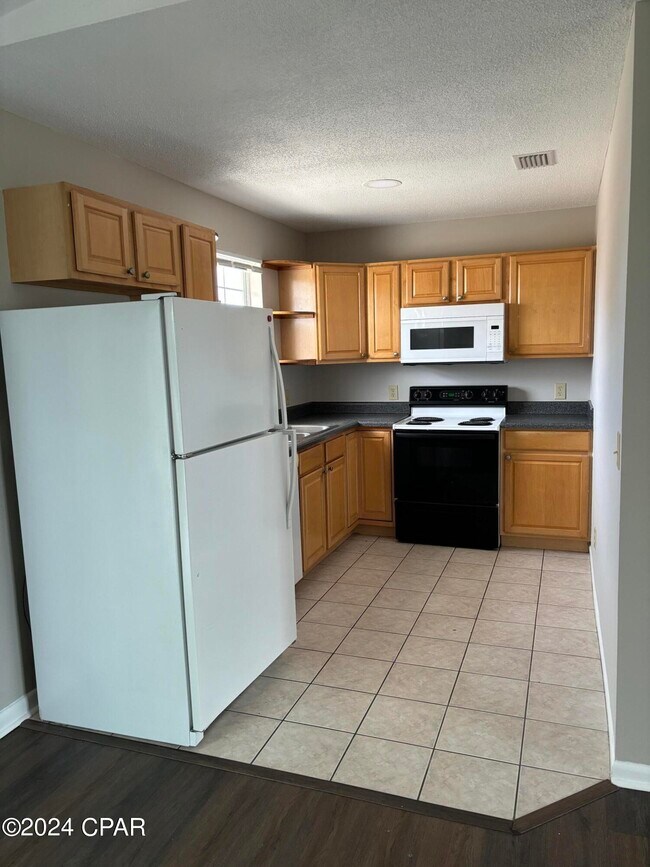 Building Photo - 3936 Long John Dr