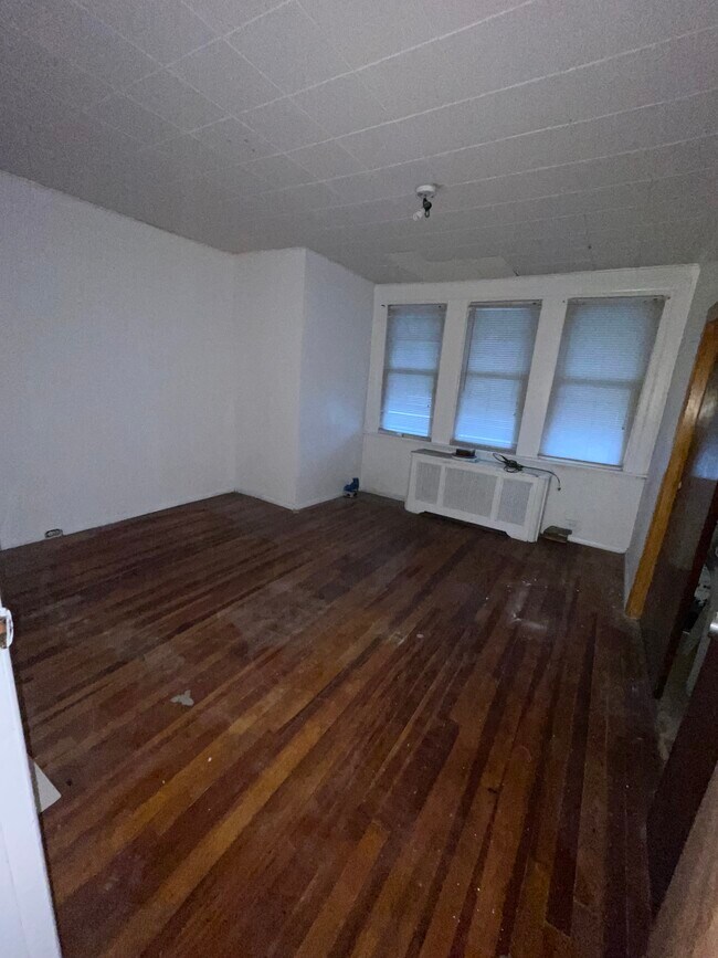 Building Photo - 4944 Boudinot St