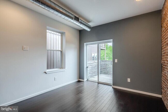 Building Photo - 927 N 2nd St
