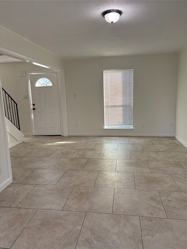 Building Photo - 4322 Woodmont Dr