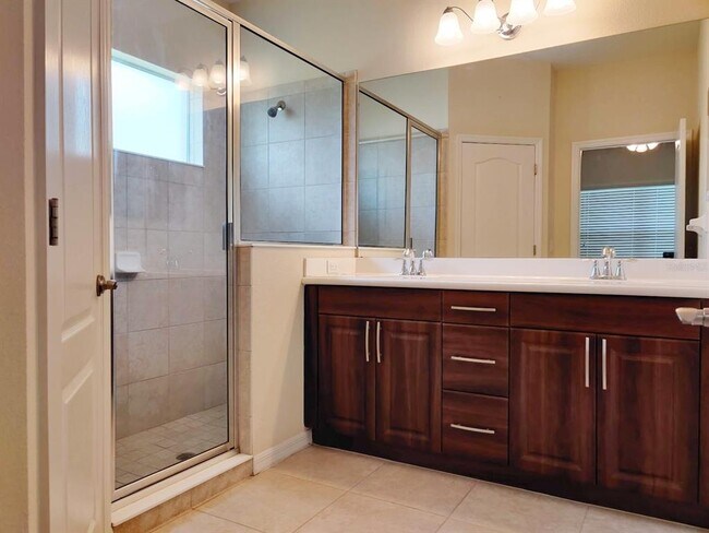 Building Photo - 12256 Longview Lake Cir