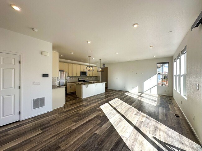 Building Photo - CORNER 3bd 2.5ba paired home in Trails Edge!