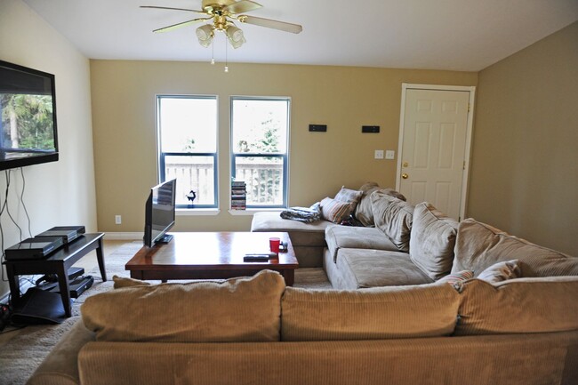 Building Photo - 3151 N Shadowbrook Ln