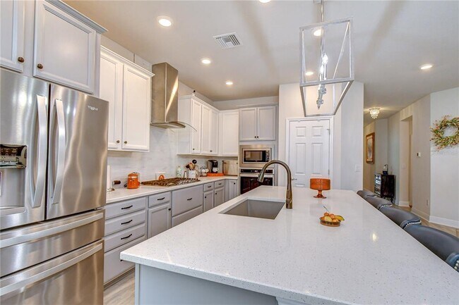 Building Photo - 15371 Caravan Ave
