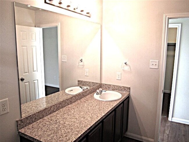 Building Photo - 22323 Queenbury Hills Dr