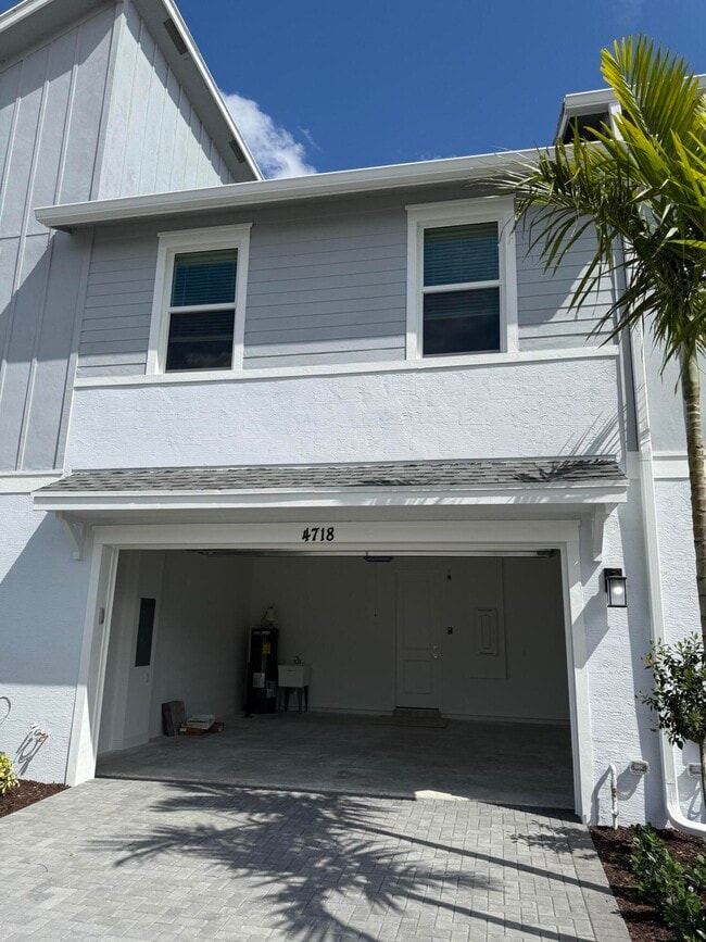 Building Photo - 4718 Longwood Lk Sq