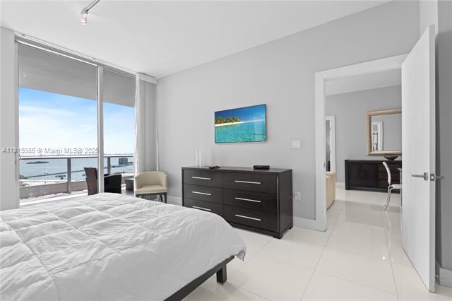 Building Photo - 900 Biscayne