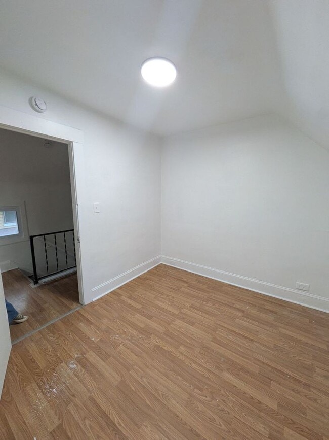 Building Photo - 3 bedroom minutes from Gordon Square and Ohio City