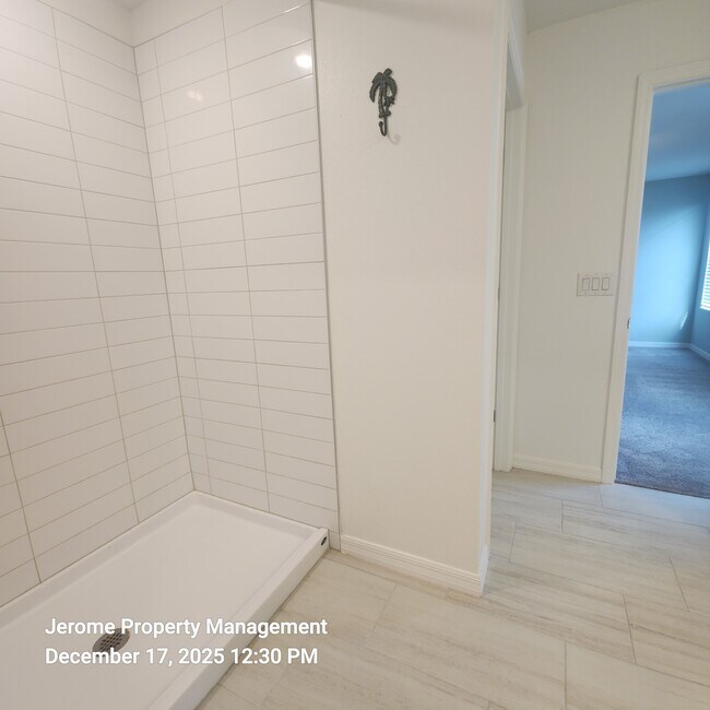 Building Photo - 2546 Leonia Ln