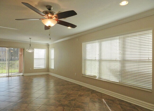 Building Photo - Quality Townhome In Convenient Location!