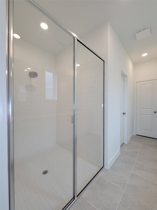 Building Photo - 17850 Aile Pierre Pass