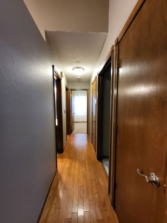 Building Photo - (3) Bed/(2) Bath in Eagle Cliff Addition A...