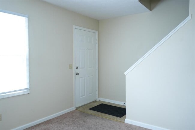 Building Photo - 832 Vine St