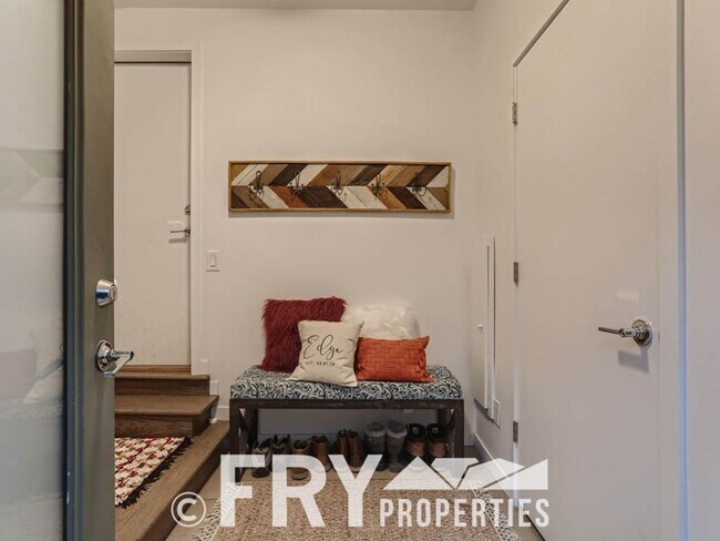 Building Photo - Beautiful townhome in the Sloans Lake Neighborhood.