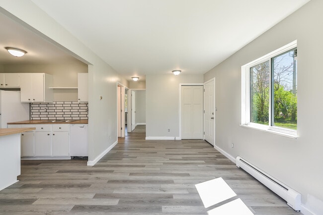 Building Photo - 9275 Brookside Dr
