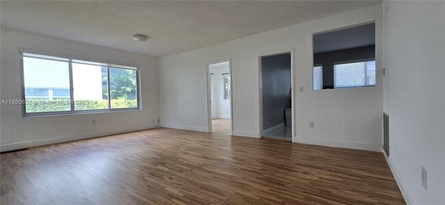 Building Photo - 3915 Ponce de Leon Blvd