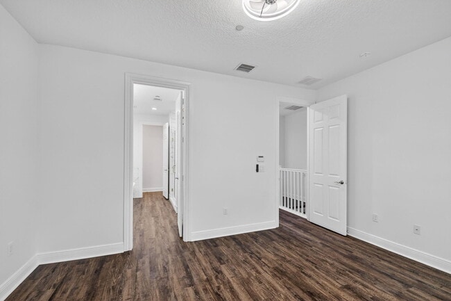 Building Photo - 2502 N Dixie Hwy